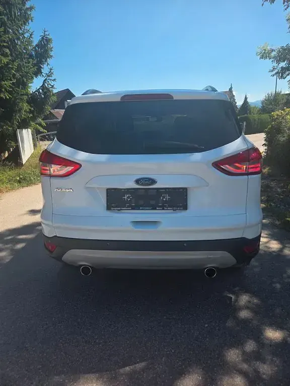 Gebraucht Ford Kuga Titanium 140 PS (102 kW) 2014 Weiß SUV