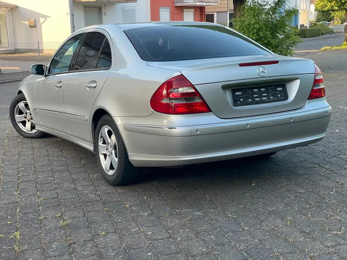 Gebraucht Mercedes E270 177 PS (130 kW) 2004 Limousine