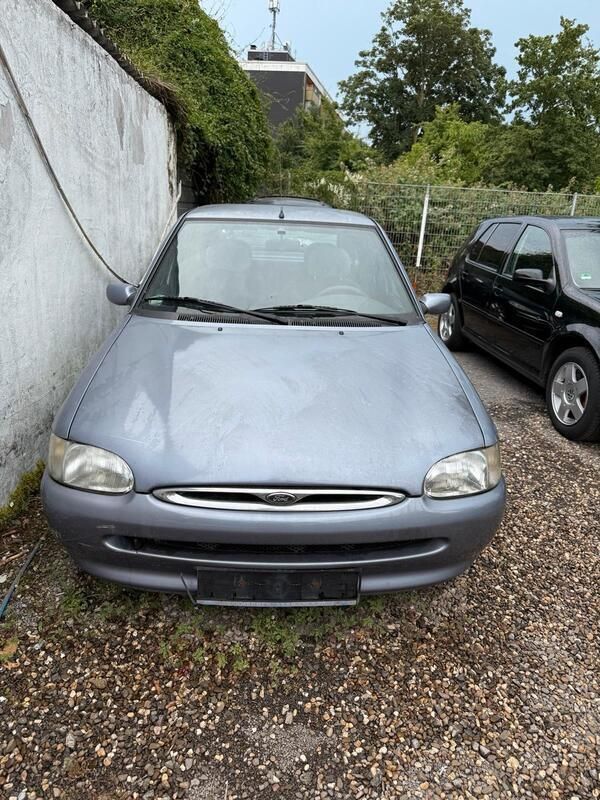 Blau Gebraucht 1997 Ford Escort Ghia Limousine | 290 € (Superpreis) - Bild 1/4