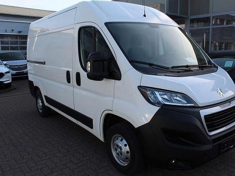 Gebraucht Peugeot Boxer 140 PS (102 kW) 2020 Lack weiss banquise/deckende lac Van