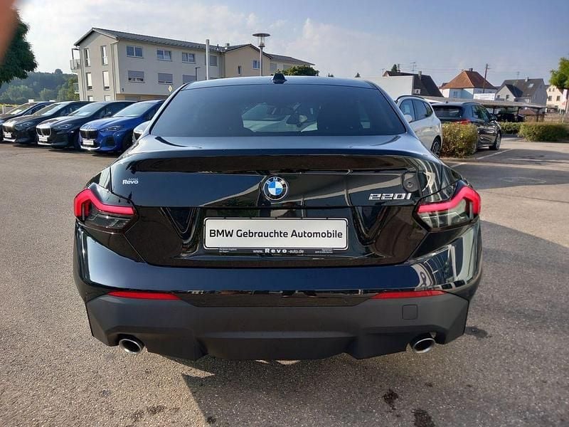 Gebraucht BMW 220 Sport Line 184 PS (135 kW) 2023 Black sapphire metallic Coupé