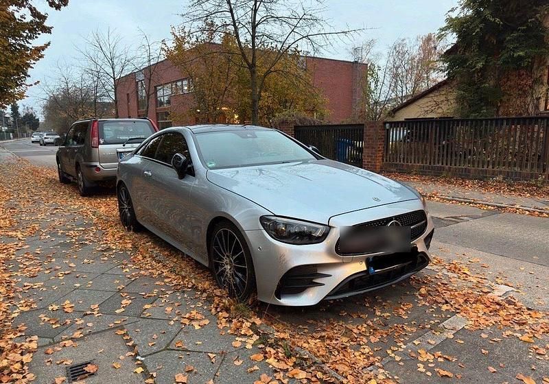 Gebraucht Mercedes E220 197 PS (144 kW) 2021 Silber Coupé