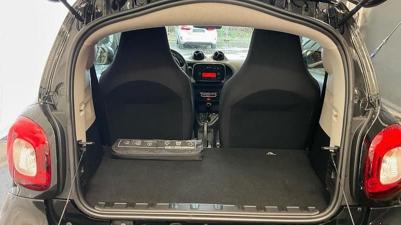 Gebraucht Smart ForTwo Coupé 60 kW (82 PS) 2021 Schwarz Kleinwagen