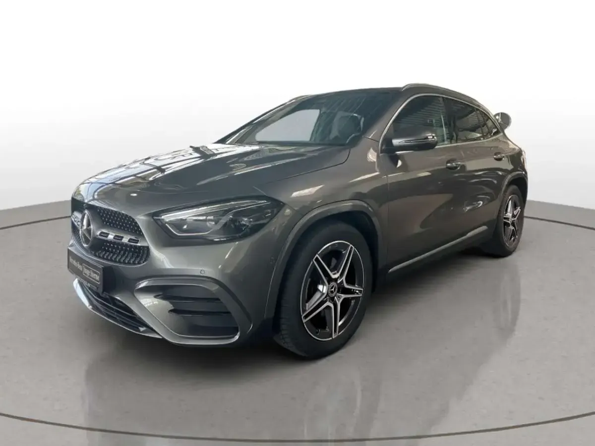 Gebraucht Mercedes GLA200 AMG line 163 PS (119 kW) 2025 Metalliclack mountaingrau SUV