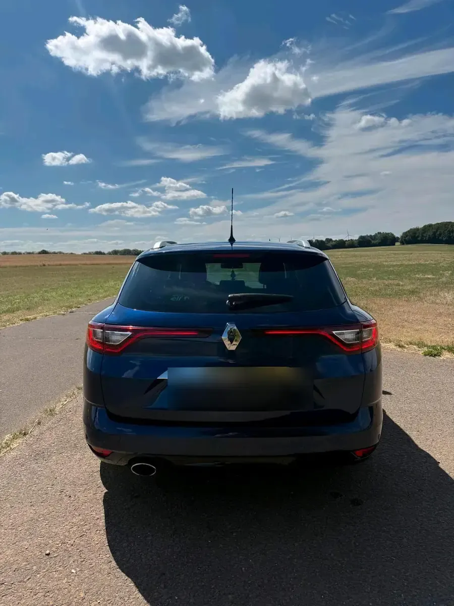 Gebraucht Renault Mégane GrandTour Bose Edition 131 PS (96 kW) 2017 Blau Kombi