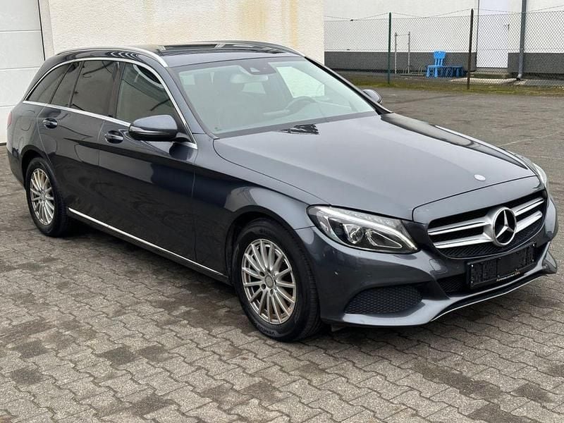 Grau Gebraucht 2016 Mercedes C220 Limousine | 10.770 € (Superpreis) - Bild 1/4