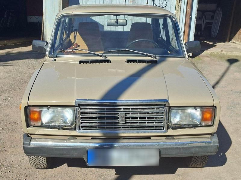 Second-hand Lada 2107 75 CP (55 kW) 1988 Bej Berlinǎ
