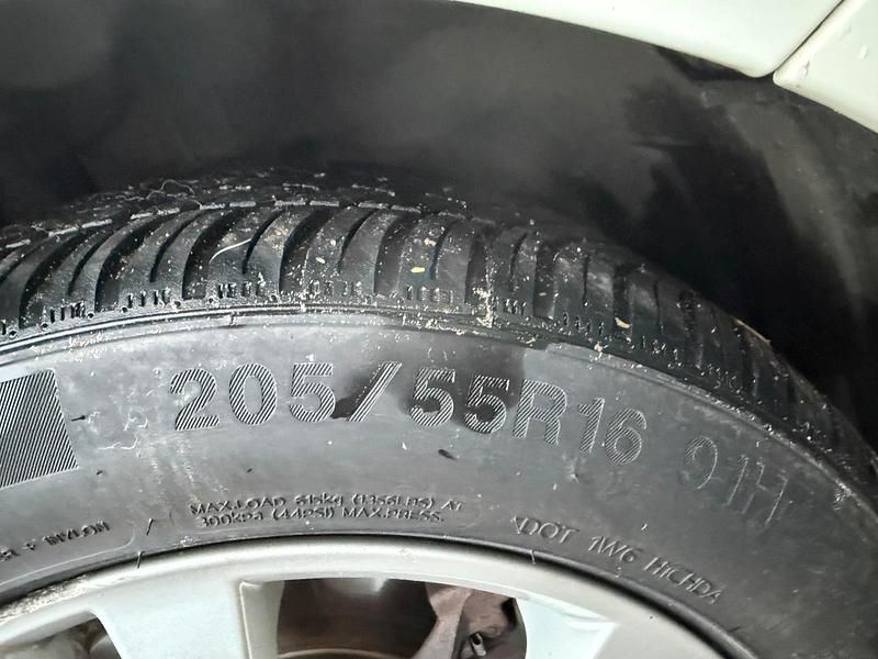 Gebraucht Mercedes A180 130 PS (95 kW) 2014 Weiß Kleinwagen