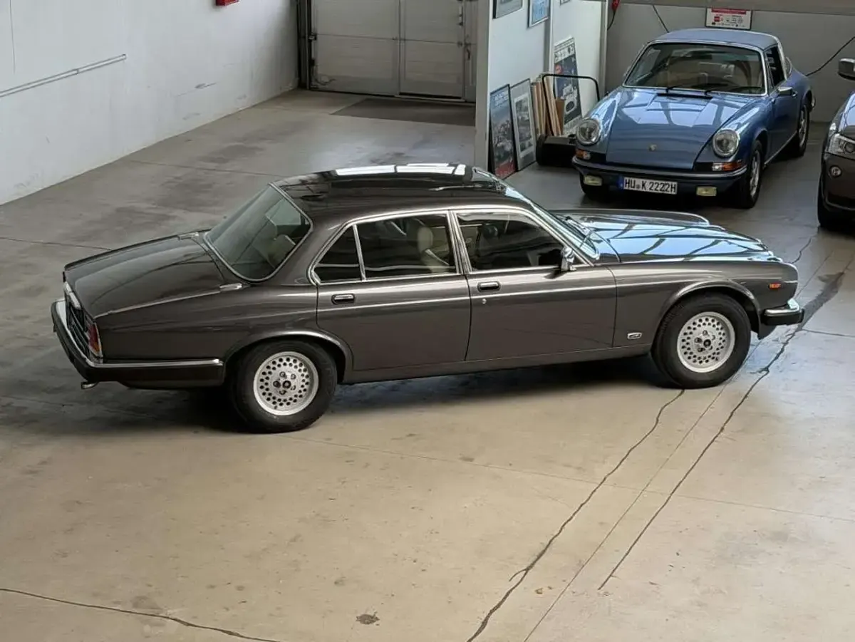 Gebraucht Jaguar XJ12 295 PS (216 kW) 1989 Grau (dorchester grey metallic) Limousine