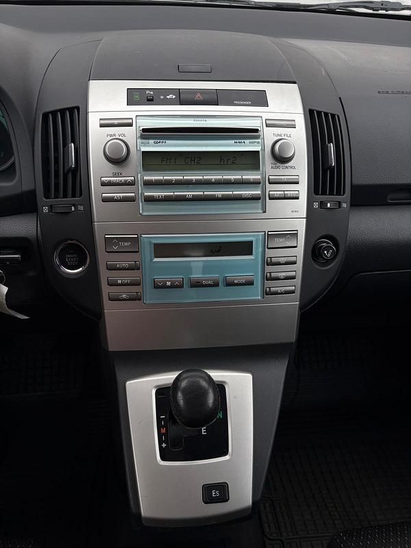 Gebraucht Toyota Corolla Verso Team 129 PS (94 kW) 2008 Silber Van / Kleinbus