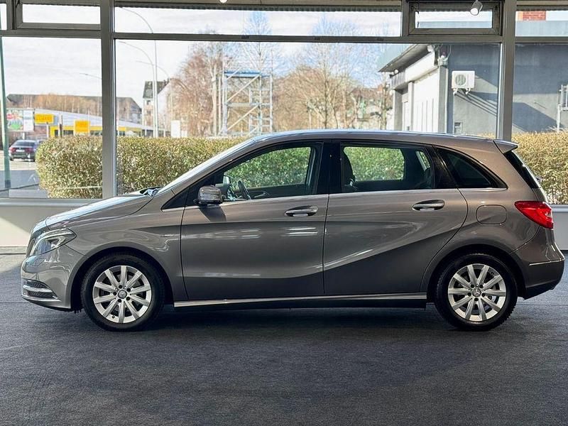 Gebraucht Mercedes B200 156 PS (114 kW) 2012 Grau Van / Kleinbus