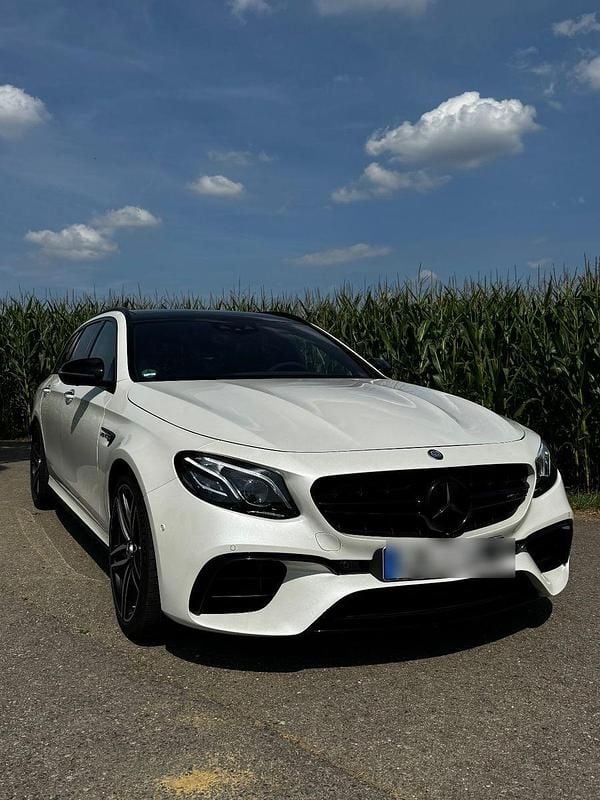 Weiß Gebraucht 2019 Mercedes E63S AMG AMG Kombi | 61.250 € (Fairer Preis) - Bild 1/4