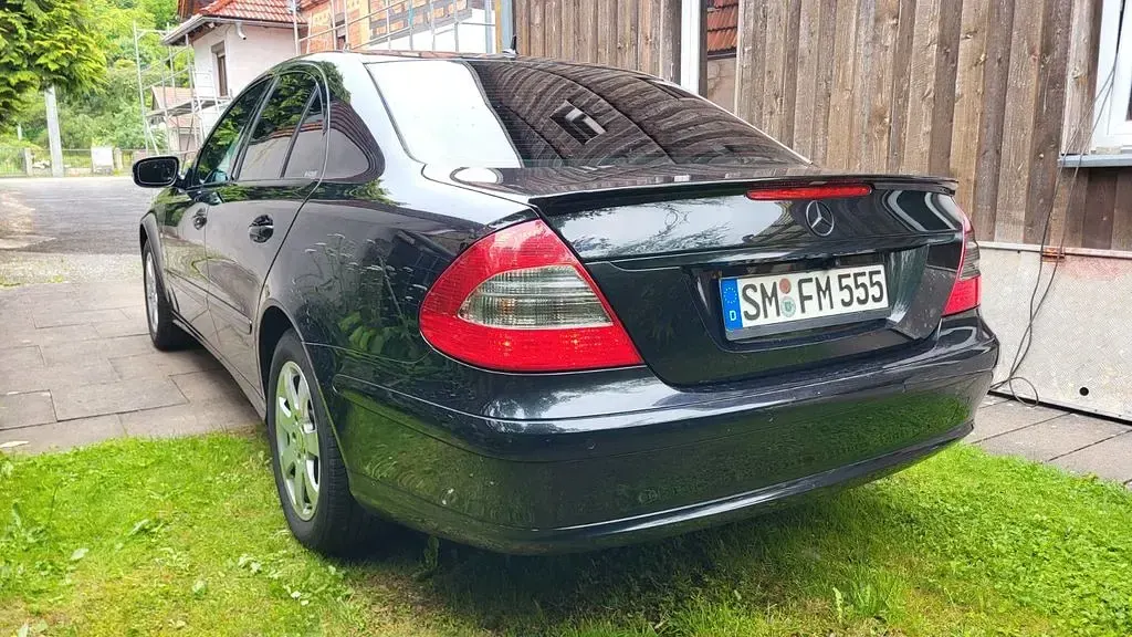 Gebraucht Mercedes E220 Avantgarde 170 PS (125 kW) 2009 Schwarz Limousine