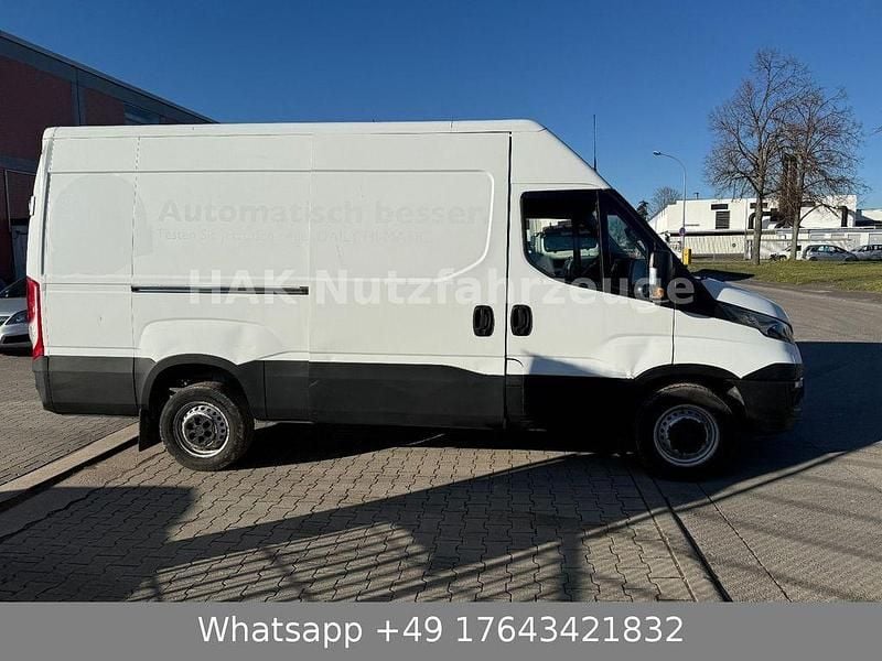 Gebraucht Iveco Daily 116 PS (85 kW) 2017 Weiß Van / Kleinbus