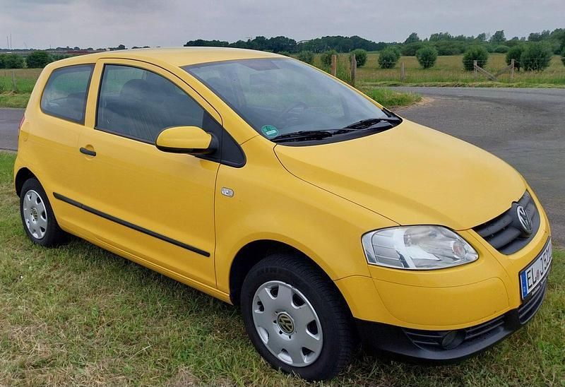 Gelb Gebraucht 2005 VW Fox Kleinwagen | 650 € (Superpreis) - Bild 1/4