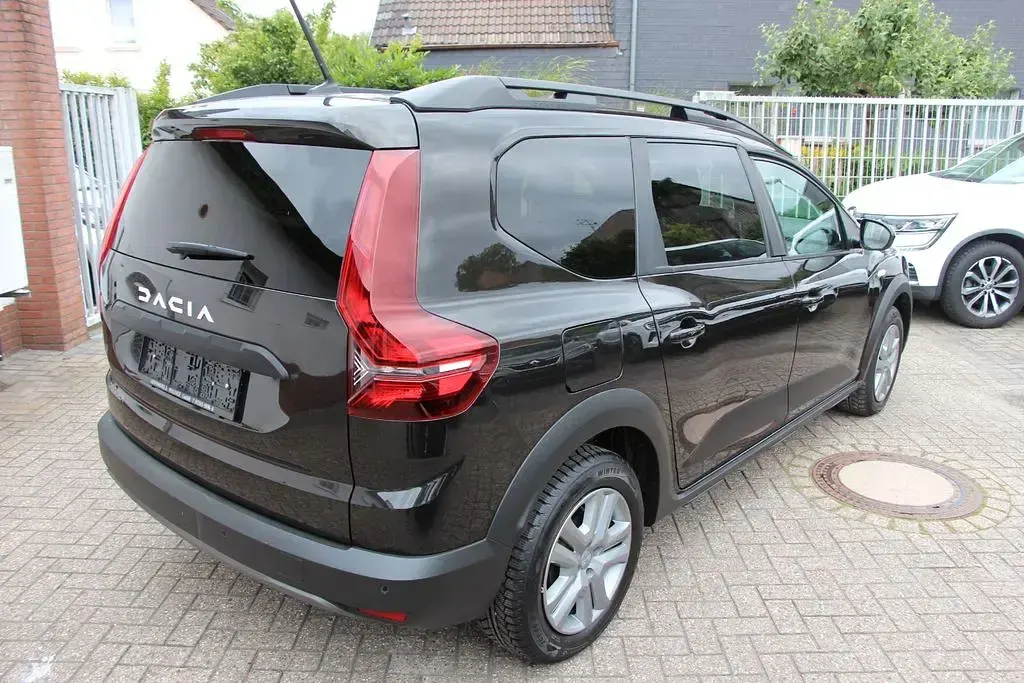 Gebraucht Dacia Jogger Expression 101 PS (74 kW) 2023 Schwarz Van / Kleinbus