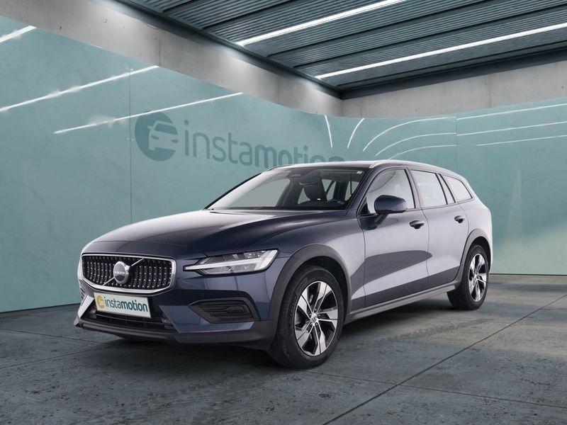 Blau Gebraucht 2023 Volvo V60 CC Plus Kombi | 42.690 € (Etwas zu teuer) - Bild 1/3