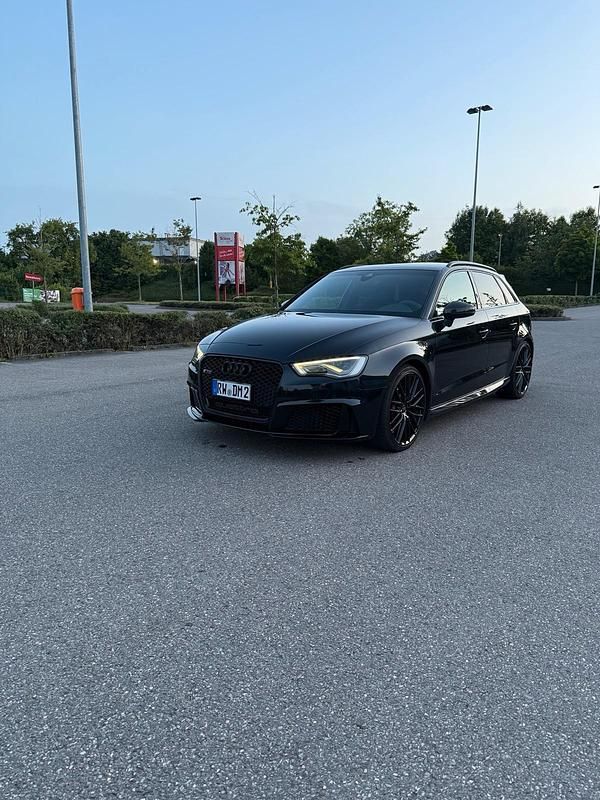 Schwarz Gebraucht 2016 Audi RS3 Sportback Kleinwagen | 32.499 € (Fairer Preis) - Bild 1/4