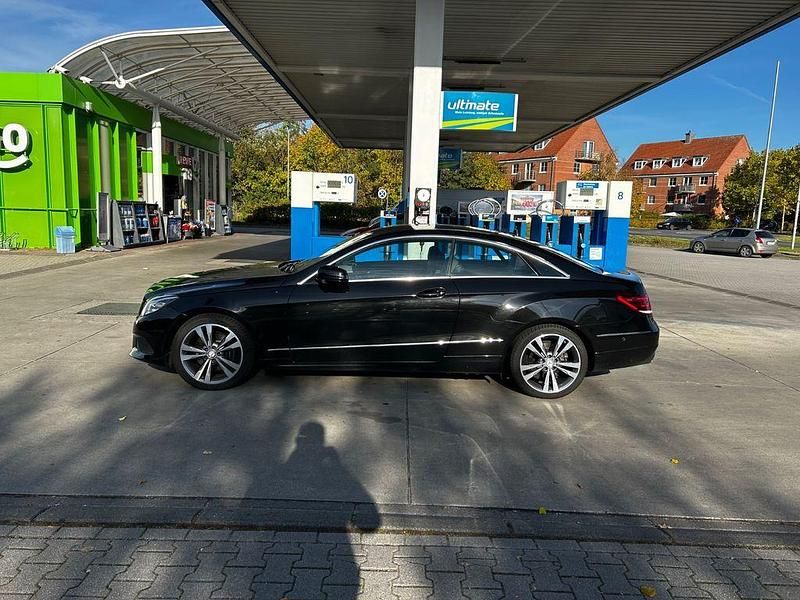 Gebraucht Mercedes E220 170 PS (125 kW) 2014 Schwarz Coupé