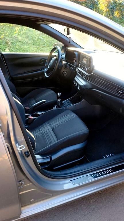 Gebraucht Hyundai i20 Select 84 PS (61 kW) 2022 Grau Kleinwagen