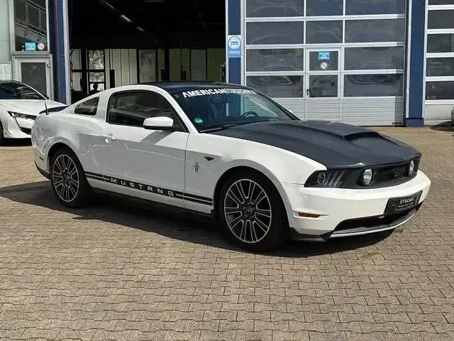 Gebraucht Ford Mustang 213 PS (156 kW) 2010 Weiß Coupé