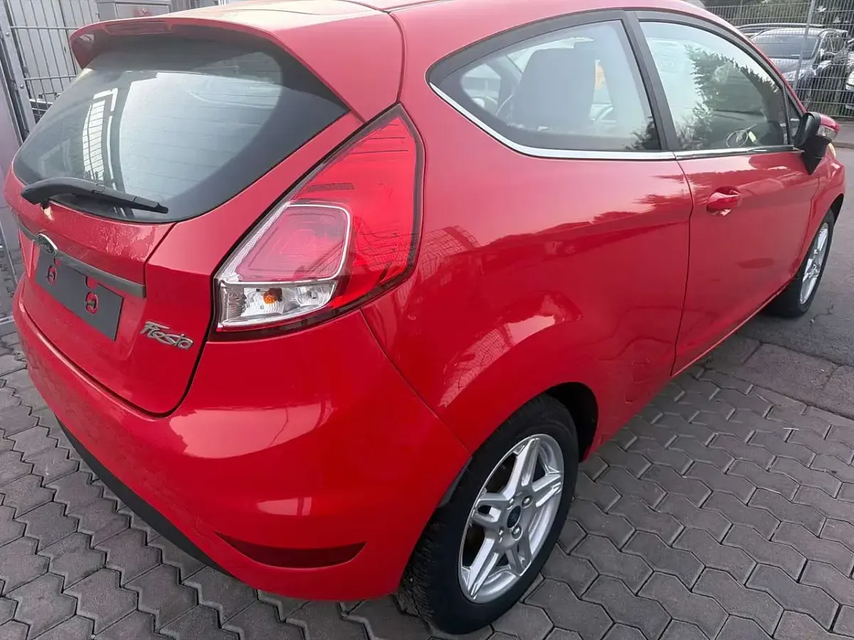 Gebraucht Ford Fiesta Titanium 101 PS (74 kW) 2014 Racerot Kleinwagen