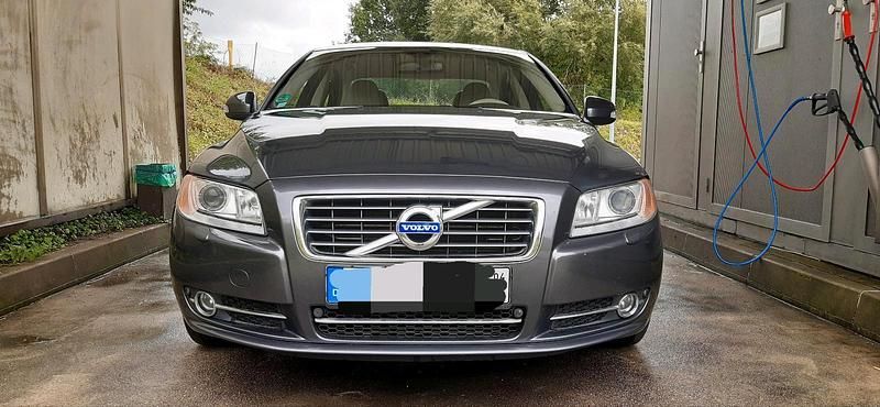 Grau Gebraucht 2010 Volvo S80 Limousine | 9.499 € - Bild 1/4