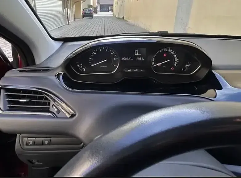Gebraucht Peugeot 208 Active 82 PS (60 kW) 2018 Rot Kleinwagen