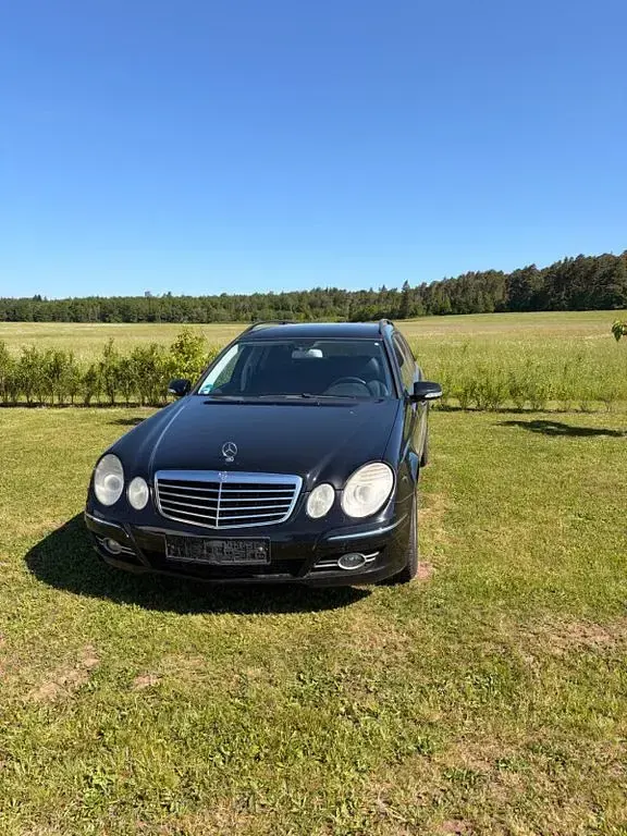 Używany Mercedes E220 Avantgarde 170 KM (125 kW) 2008 Czarny Kombi