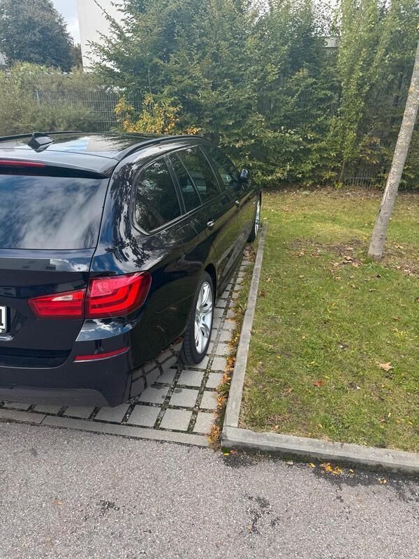 Schwarz Gebraucht 2011 BMW 520 M Sport Kombi | 11.800 € (Fairer Preis) - Bild 1/4