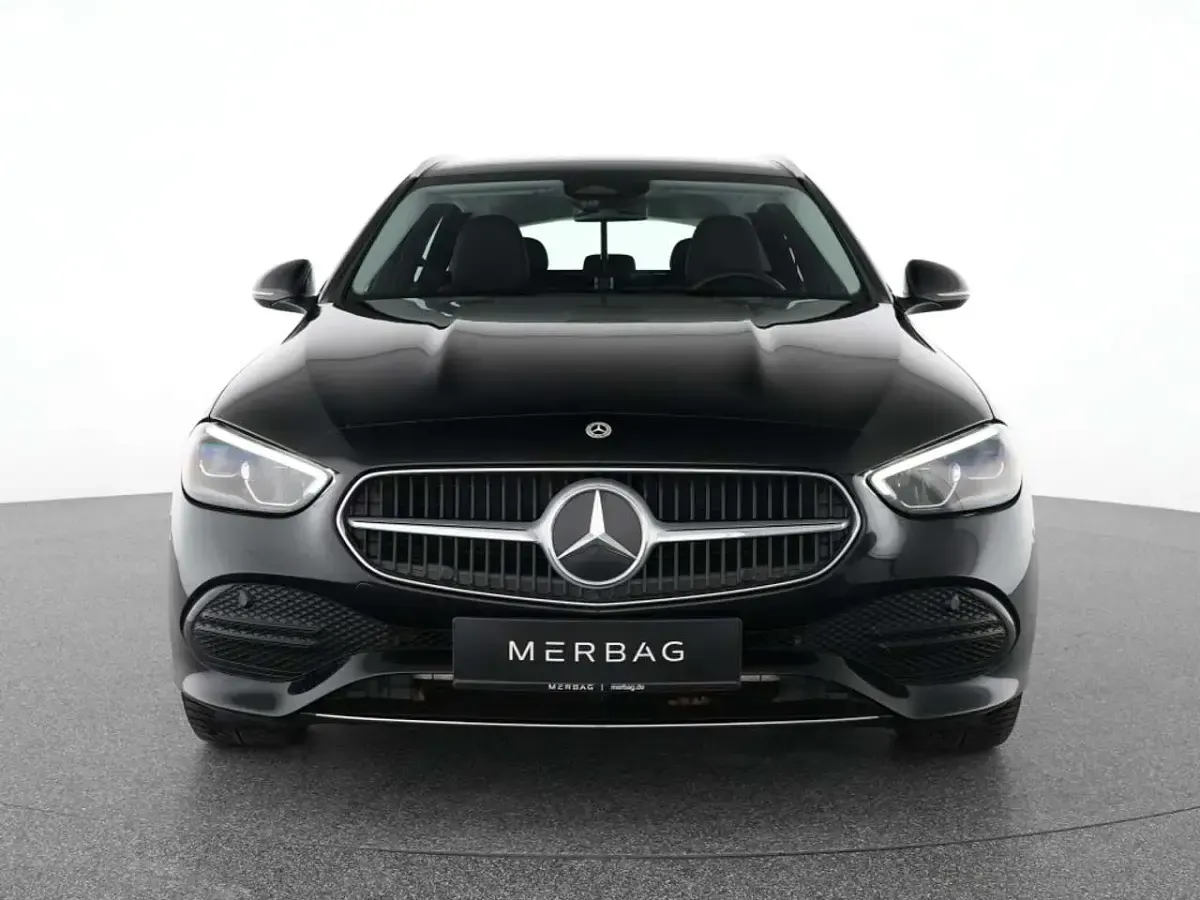 Gebraucht Mercedes C300e Avantgarde 204 PS (150 kW) 2023 Unilack schwarz Kombi