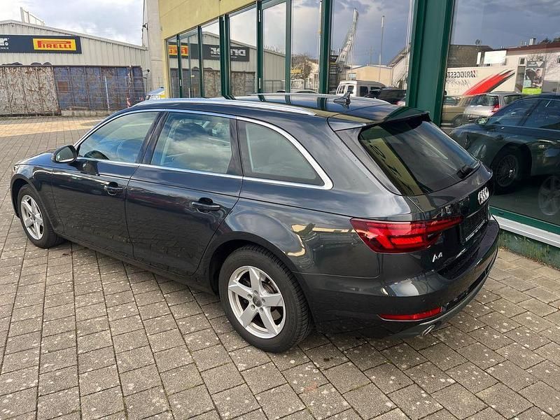 Gebraucht Audi A4 Sport 150 PS (110 kW) 2018 Grau Kombi