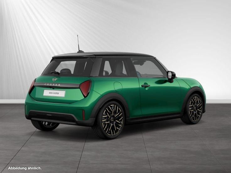 Second-hand Mini Cooper 114 kW (156 CP) 2025 Verde Hatchback
