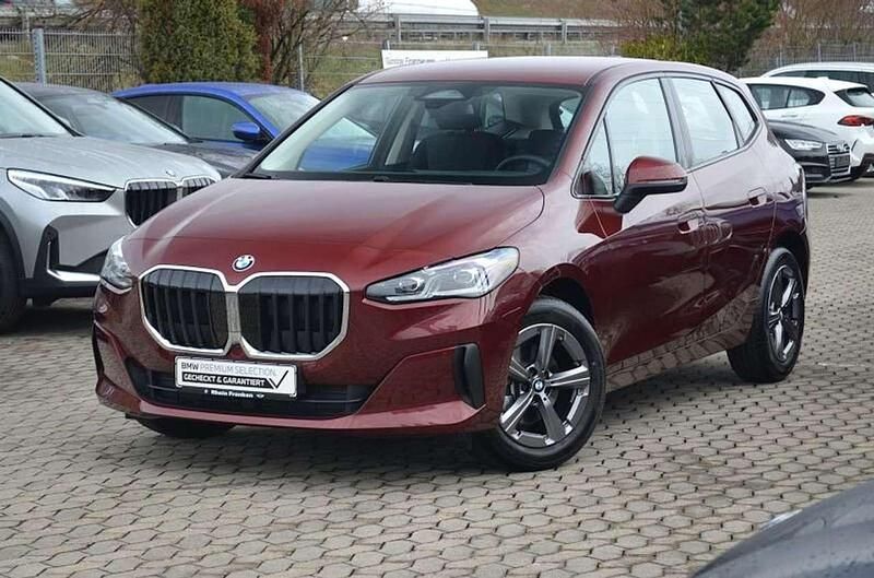 Gebraucht BMW 220 Active Tourer Efficient Dynamics 156 PS (114 kW) 2025 Piemont rot metallic Van / Kleinbus