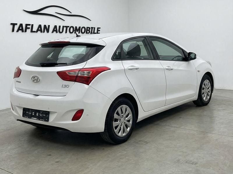 Gebraucht Hyundai i30 Classic 110 PS (80 kW) 2016 Weiß Limousine