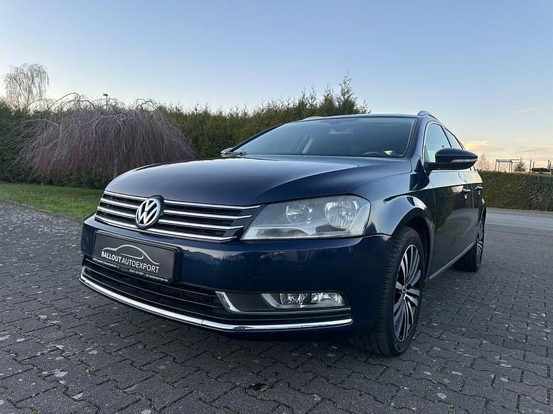 Gebraucht VW Passat 140 PS (102 kW) 2012 Blau Limousine