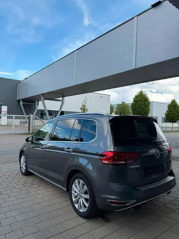 Gebraucht VW Touran Highline 150 PS (110 kW) 2015 Grau Van / Kleinbus