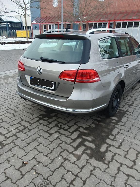 Gebraucht VW Passat Edition 140 PS (102 kW) 2015 Braun Kombi