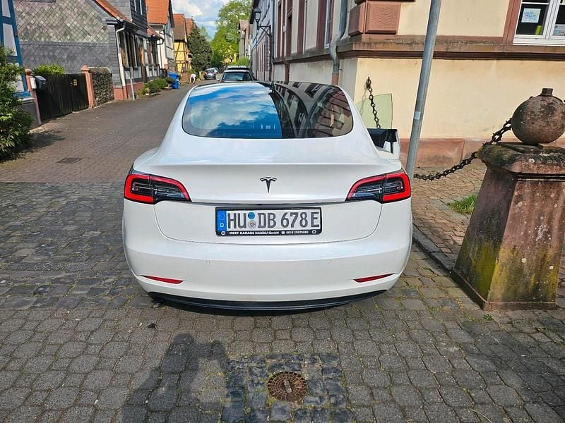 Gebraucht Tesla Model 3 Standard Range 239 kW (325 PS) 2021 Weiß Limousine