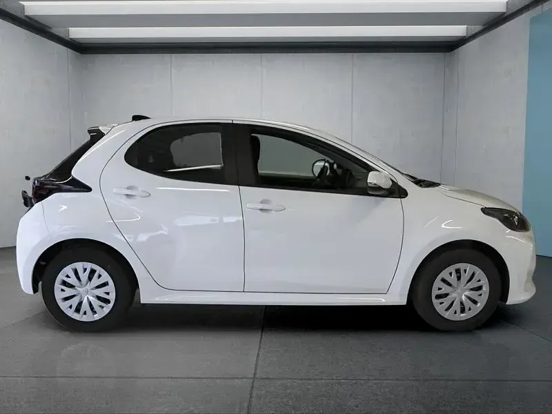 Neu Toyota Yaris 116 PS (85 kW) 2025 Weiß Kleinwagen