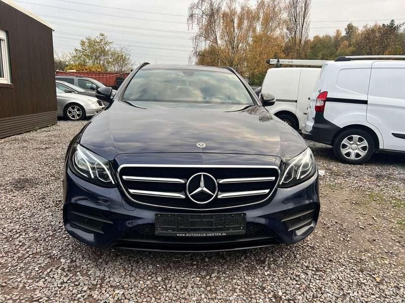 Gebraucht Mercedes E350 AMG line 258 PS (189 kW) 2017 Cavansitblau Kombi