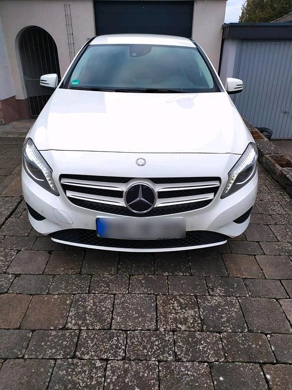 Gebraucht Mercedes A180 120 PS (88 kW) 2013 Weiß Limousine