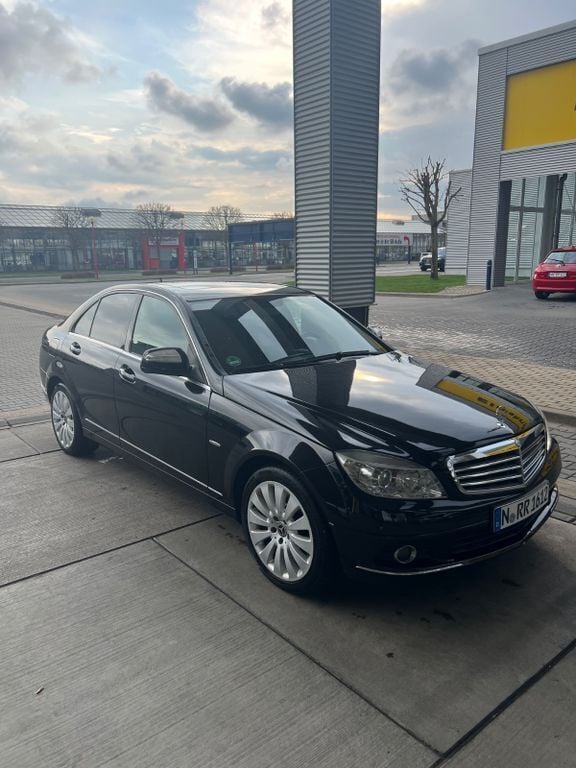 Schwarz Gebraucht 2008 Mercedes C320 Elegance Limousine | 8.500 € (Etwas zu teuer) - Bild 1/4