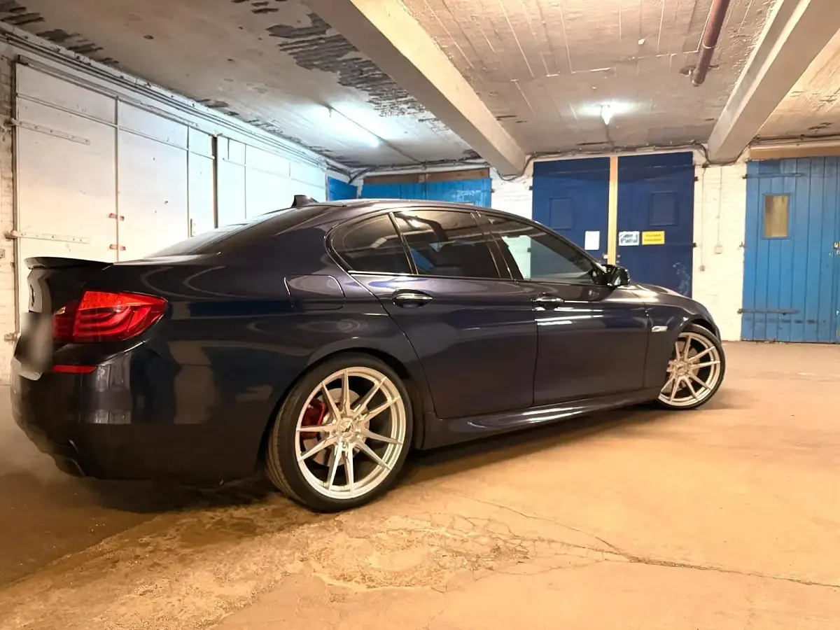Gebraucht BMW 550 408 PS (300 kW) 2011 Blau Limousine