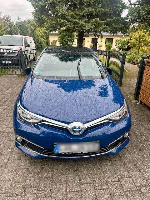 Blau Gebraucht 2016 Toyota Auris Executive Limousine | 14.000 € - Bild 1/4
