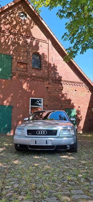 Second-hand Audi A8 310 CP (228 kW) 2002 Argintiu Berlinǎ