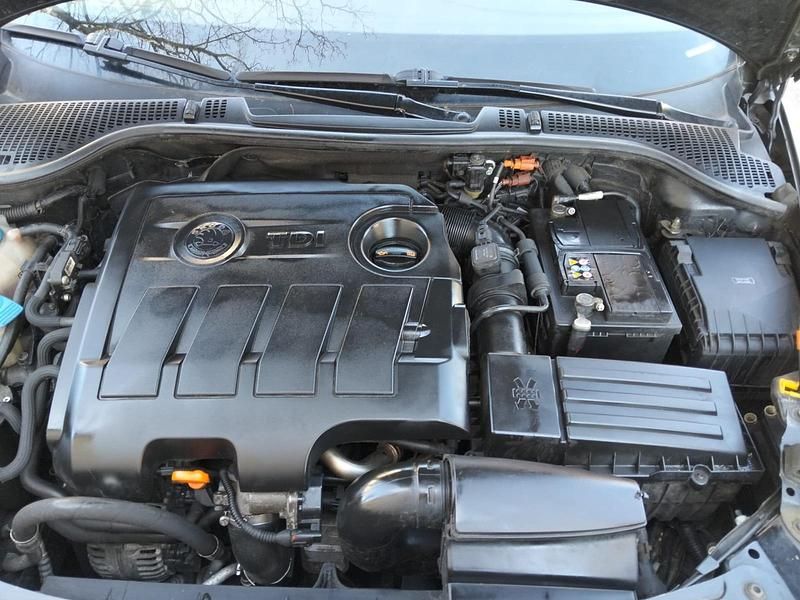 Gebraucht Skoda Octavia 140 PS (102 kW) 2011 Schwarz Kombi