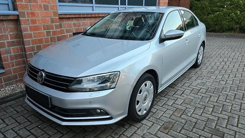 Gebraucht VW Jetta 105 PS (77 kW) 2015 Silber Limousine