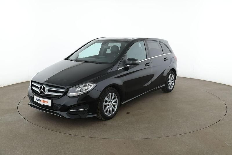 Usado Mercedes B200 Urban 156 HP (114 kW) 2017 Preto Monovolume