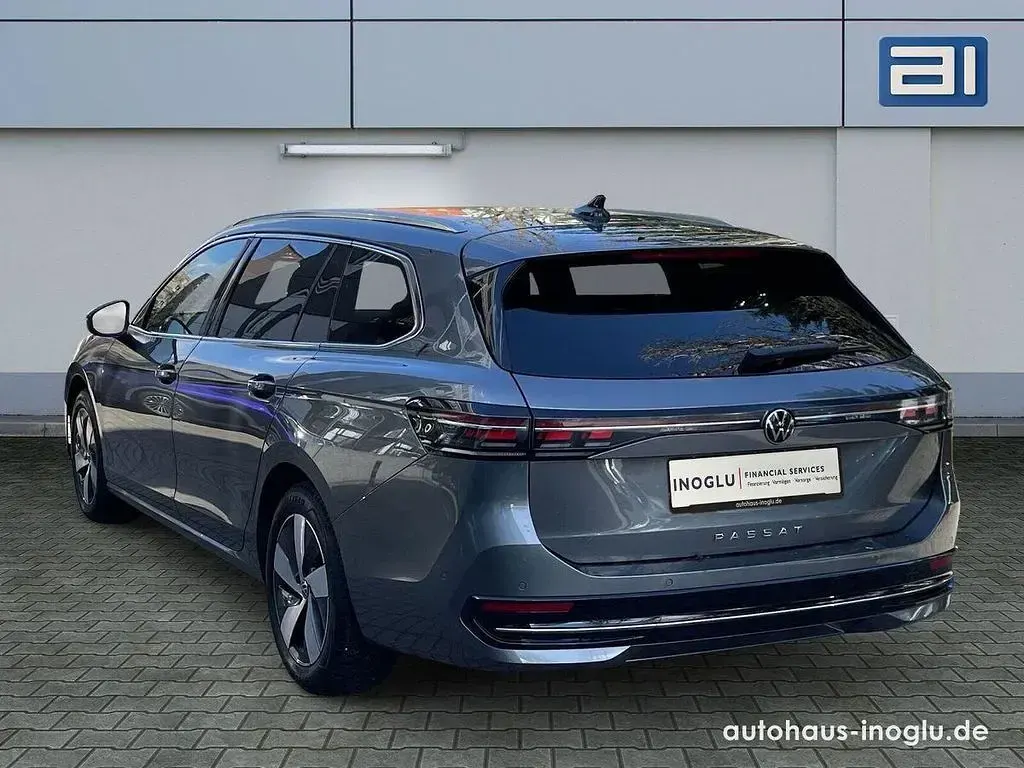 Gebraucht VW Passat Elegance 150 PS (110 kW) 2025 Grau Kombi